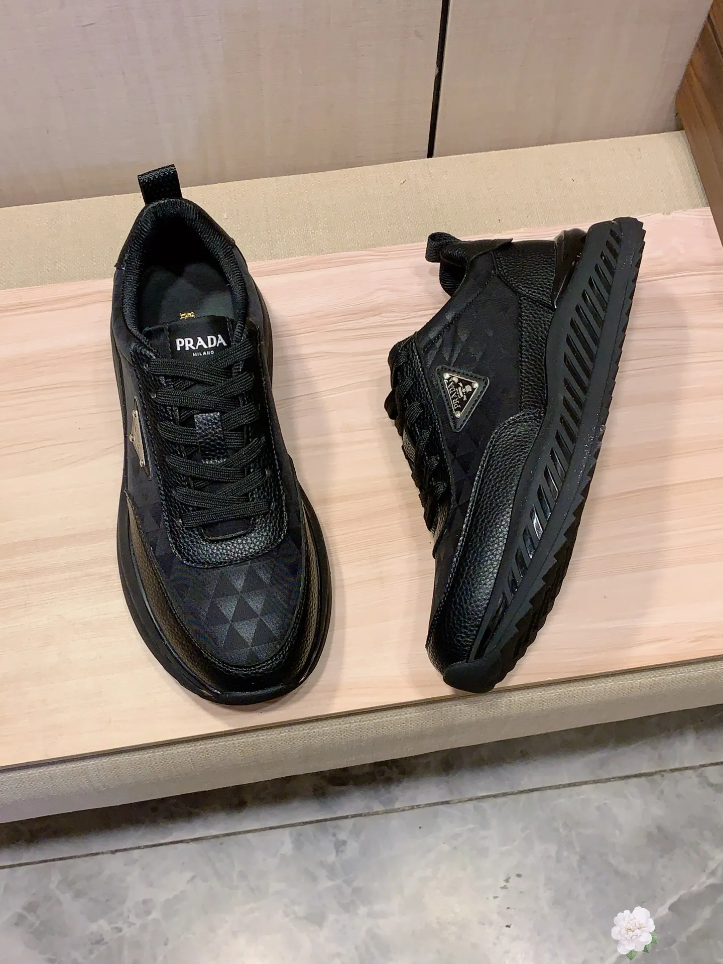 Men's men's shoes💰460💰💰🎩🎩[Lightning][Lightning] "PRADA*" The latest and most popular casual shoes, top brand [seduce] luxury ~ purchasing agency, top ~ quality. [Strong] The upper is made of imported breathable cowhide with material ➕ breathable sheepskin feet (•) and fine workmanship. The original stylish and stylish soft rubber wear-resistant and non-slip outsole is light and comfortable on the feet. The real thing looks better in real photos. 413: code: 38-44, 3️⃣ colors selected